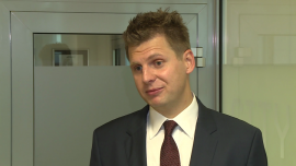 Kontrakty CFD pozwalają zarobić na spadkach cen akcji, ale można na nich także dużo stracić