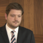 Morawski (BIZ Bank): Decyzja szwajcarskiego banku centralnego jest szokująca. Straty z tytułu umocnienia franka będą musiały podzielić między siebie zadłużone gospodarstwa domowe i banki