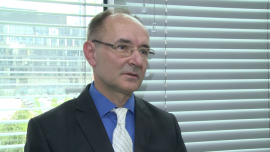 Złoty jesienią może osłabić się do głównych walut o 20 groszy. Wskazują na to spodziewany wynik wyborów i analiza techniczna