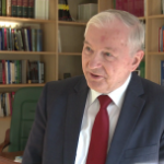 Prof. S. Gomułka: W 2016 r. zastrzyki finansowe od NBP i sieci komórkowych uratują finanse państwa przed nadmiernym deficytem. W 2017 r. rząd będzie musiał ograniczyć obietnice