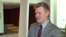 BIZNES, - Miasta coraz odważniej szukają w rozwiązaniach z zakresu smart city szans na zwiększenie oszczędności, poprawę bezpieczeństwa czy dodatkowe źródła przychodów. Możliwości uzyskania korzyści we wszystkich tych elementach mają oferować inteligentne systemy parkingowe. Warszawa właśnie rozpoczęła testy monitoringu płatnych postojów samochodów w centrum aglomeracji., Inteligentne systemy parkingowe mają rozwiązać problem korków. Warszawa testuje smart parking BIZNES, - Miasta coraz odważniej szukają w rozwiązaniach z zakresu smart city szans na zwiększenie oszczędności, poprawę bezpieczeństwa czy dodatkowe źródła przychodów. Możliwości uzyskania korzyści we wszystkich tych elementach mają oferować inteligentne systemy parkingowe. Warszawa właśnie rozpoczęła testy monitoringu płatnych postojów samochodów w centrum aglomeracji.