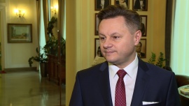 BIZNES, - W ciągu ostatnich sześciu lat wskaźnik zadowolenia konsumentów w Polsce wzrósł o ponad 17 pkt proc. i obecnie wynosi prawie 78 proc. Przewyższa tym samym poziom satysfakcji klientów w USA i Wielkiej Brytanii. Na rosnące zadowolenie konsumentów ogromny wpływ ma jakość obsługi i coraz większe znaczenie, jakie przywiązują do niej firmy. Najlepsi przedsiębiorcy na tym polu po raz jedenasty otrzymali Gwiazdy Jakości Obsługi., Polski Program Jakość Obsługi, jakość obsługi klienta w Polsce Polacy bardziej zadowolonymi konsumentami niż Amerykanie. Poziom satysfakcji klientów zbliża się do 80 proc. BIZNES, Polski Program Jakość Obsługi, jakość obsługi klienta w Polsce- W ciągu ostatnich sześciu lat wskaźnik zadowolenia konsumentów w Polsce wzrósł o ponad 17 pkt proc. i obecnie wynosi prawie 78 proc. Przewyższa tym samym poziom satysfakcji klientów w USA i Wielkiej Brytanii. Na rosnące zadowolenie konsumentów ogromny wpływ ma jakość obsługi i coraz większe znaczenie, jakie przywiązują do niej firmy. Najlepsi przedsiębiorcy na tym polu po raz jedenasty otrzymali Gwiazdy Jakości Obsługi.