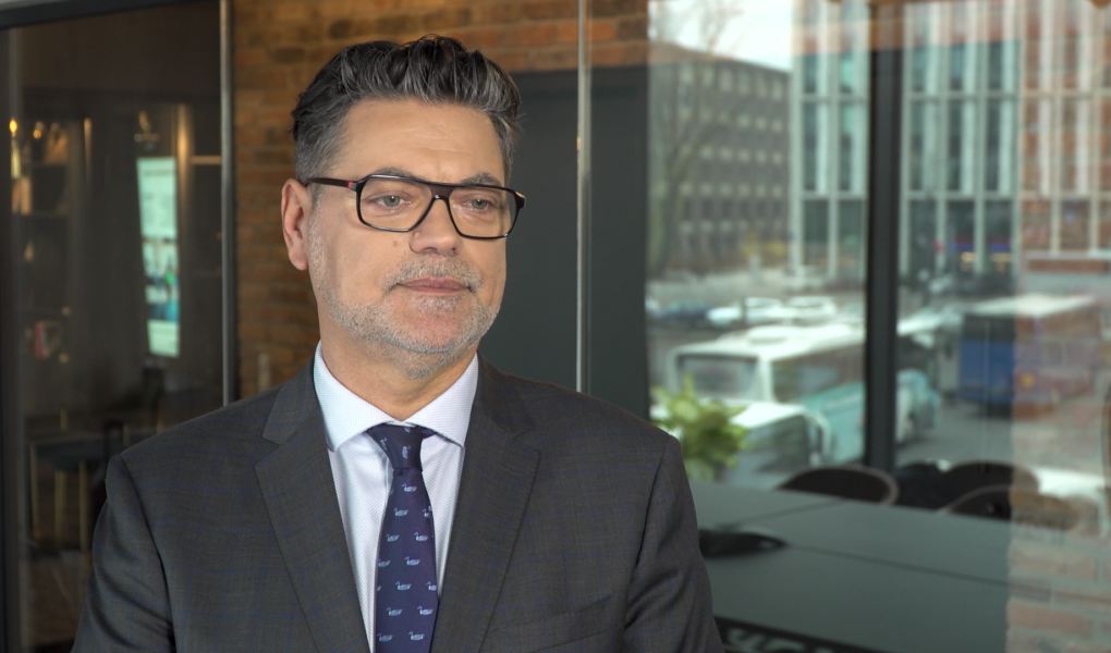 Ubezpieczenie nieruchomości coraz częściej „wychodzi” poza dom czy mieszkanie. Polisa obejmie także kradzież torebki z samochodu czy wypadek na deskorolce