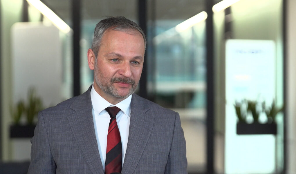 Orlen stawia na produkcję syntetycznych paliw lotniczych i zeroemisyjny wodór. Szuka innowacji w tych obszarach