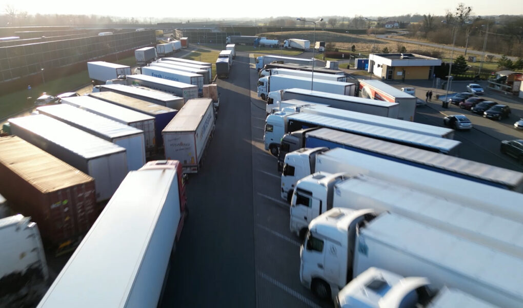 Nowe opłaty za emisję CO2 mogą spowodować wzrost kosztów wielu małych i średnich firm. Eksperci apelują o mądre instrumenty wsparcia [DEPESZA]