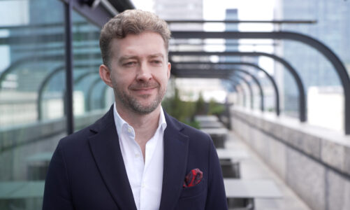 Wakacje wyzwaniem dla operatorów komórkowych. W najpopularniejszych kurortach ruch w sieci rośnie nawet pięciokrotnie