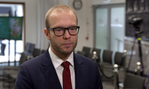 Branża piwowarska dodaje do polskiej gospodarki ponad 20,5 mld zł rocznie. Spadki sprzedaży i produkcji piwa uderzają również w inne sektory