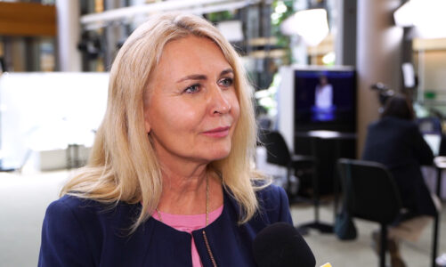 Trwa debata o nowych przepisach dotyczących praw pasażerów. Możliwe zmiany w wysokości odszkodowań za opóźnione loty