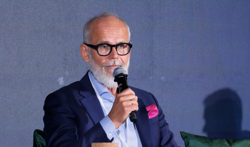 Spółki energetyczne koncentrują się na inwestycjach w stabilne sieci. Bez tego nie da się przejść na źródła odnawialne